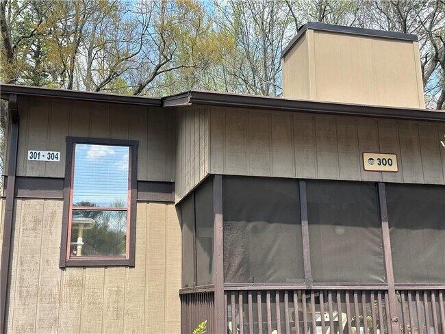 Building Photo - 303 River Run Dr