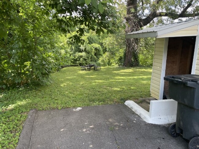 Building Photo - Cottage off Briley Pkwy near Airprt