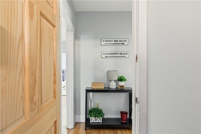 Building Photo - 13 Holland St