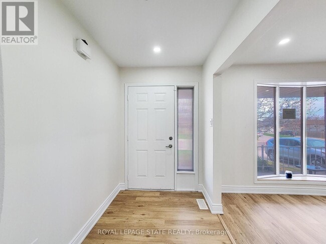 Building Photo - 216 Ravenbury Dr