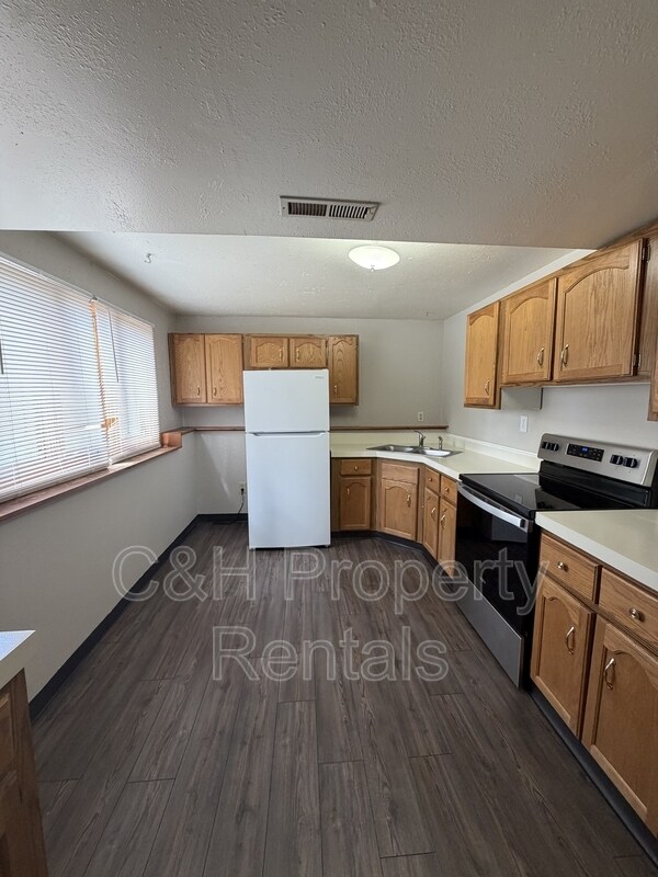 Building Photo - 2314 Rosebud Dr