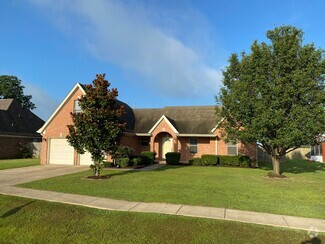 Building Photo - 832 Bayou Vista Dr