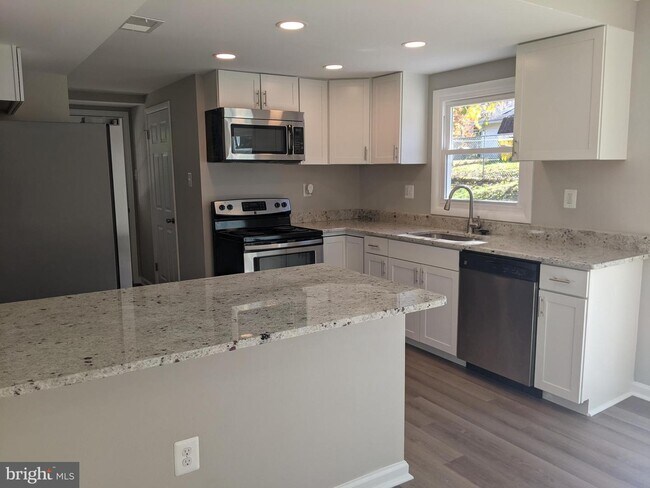 Building Photo - 1309 Wickell Rd