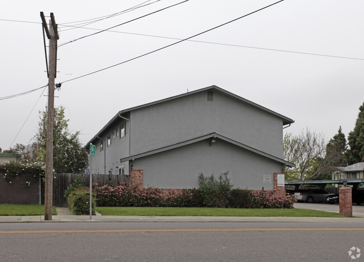 Building Photo - 22051-22069 Hathaway Ave