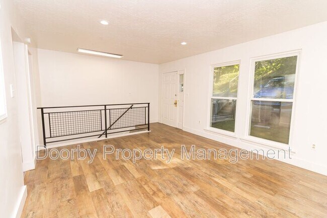Building Photo - 3728 Chula Vista Dr