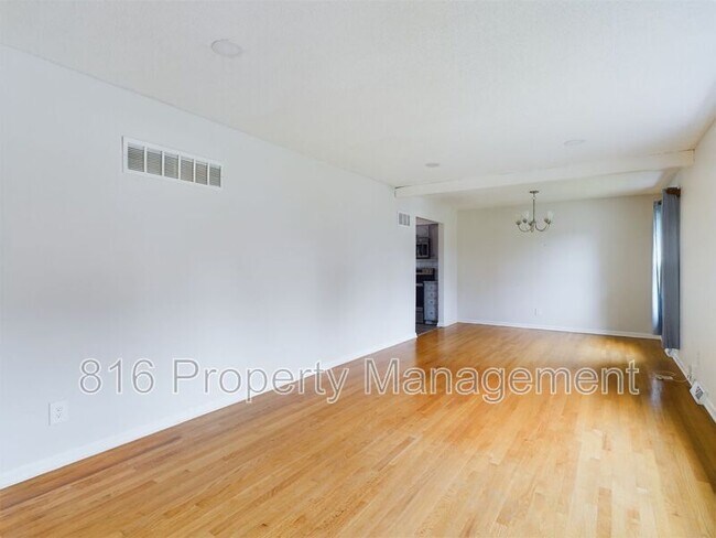 Building Photo - 113 SE Moore St