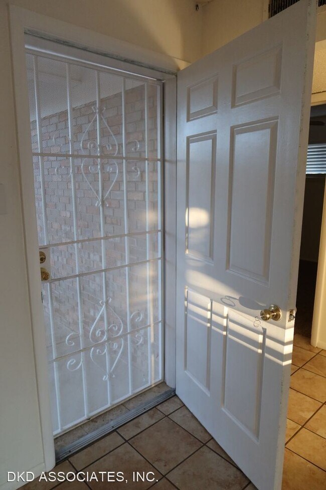 Foto del edificio - 3 br, 2 bath House - 4200 ROXBURY