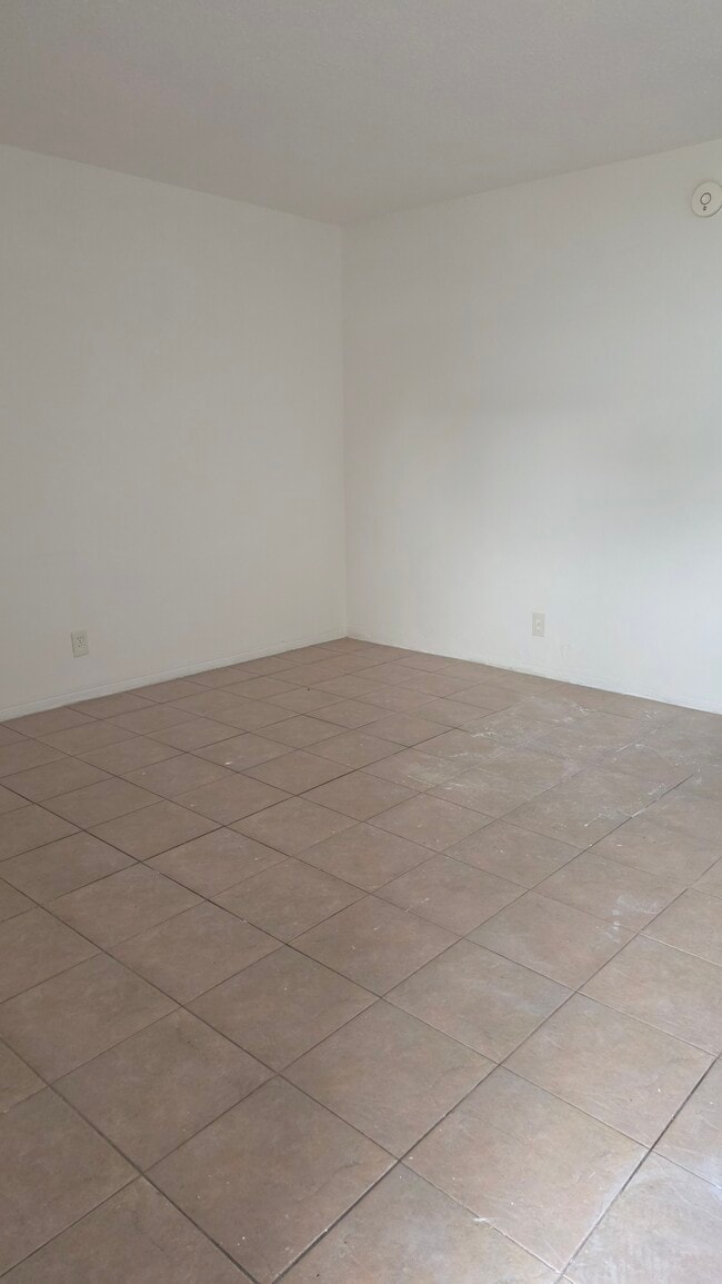 Building Photo - 19 SW 14th St