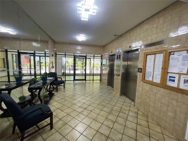 Foto del edificio - 1470 NE 125th Terrace