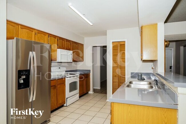 Building Photo - 1389 Trollman Ave