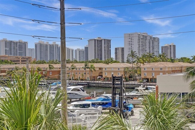 Foto del edificio - 18800 NE 29th Ave