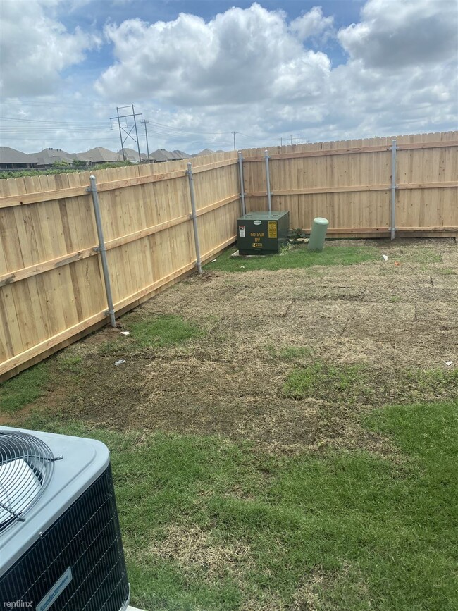 Building Photo - 3 br, 2 bath House - Skyline Trails Commun...