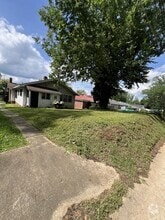 Building Photo - 921 Valley Rd Pl