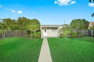 Building Photo - 5401 SW 97th Ct