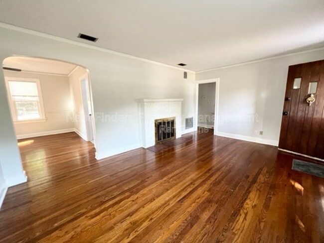 Foto del edificio - 2144 Southampton Rd
