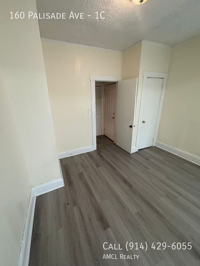 Building Photo - 160 Palisade Ave