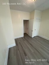 Building Photo - 160 Palisade Ave