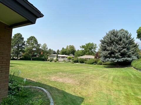 Building Photo - 2723 Country Club Dr