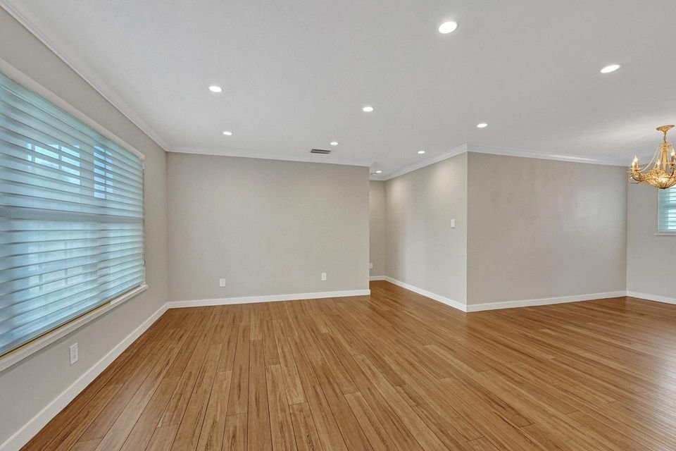 Building Photo - 2064 N Suzanne Cir