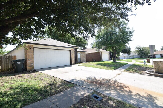 Foto del edificio - 5306 Trailview Dr