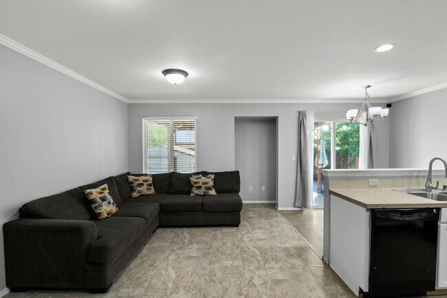 Building Photo - 3 Bedroom, 2.5 Bathroom 2 Story House