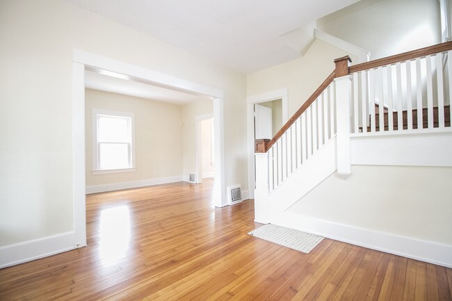 Building Photo - 726 Ogden Ave