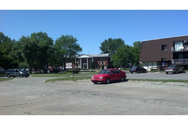 Parking Area - Pinegrove Apartments