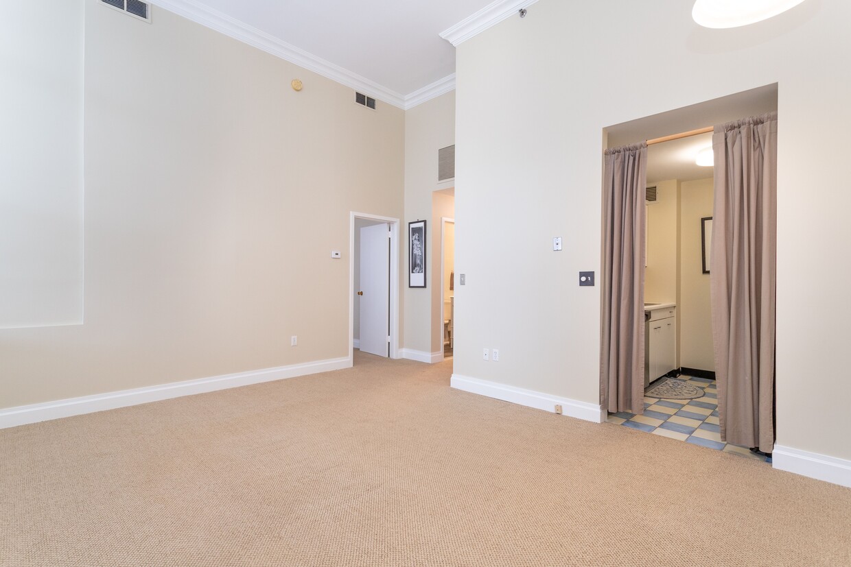 Living room/Dinning room - 85 McKinley Ave