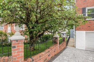 2 Bryn Mawr Pl