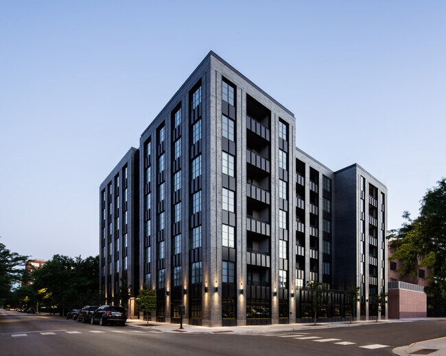 Foto del edificio - 1400 W Monroe St