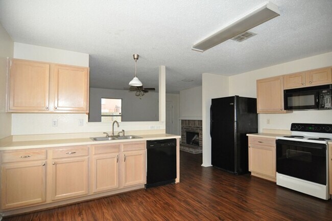 Foto del edificio - Spacious 3-2-2 in Grand Prairie, Mansfield...