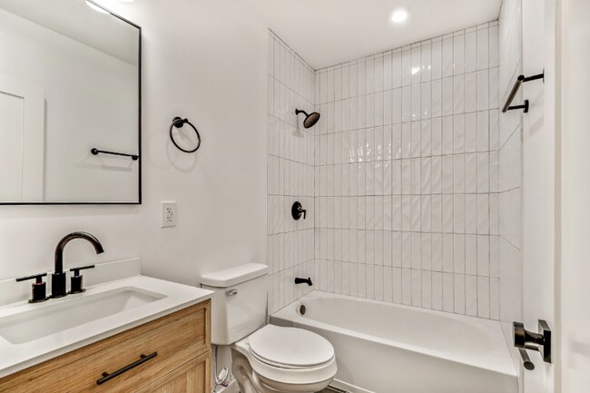 Foto del edificio - 3836 W Girard Ave