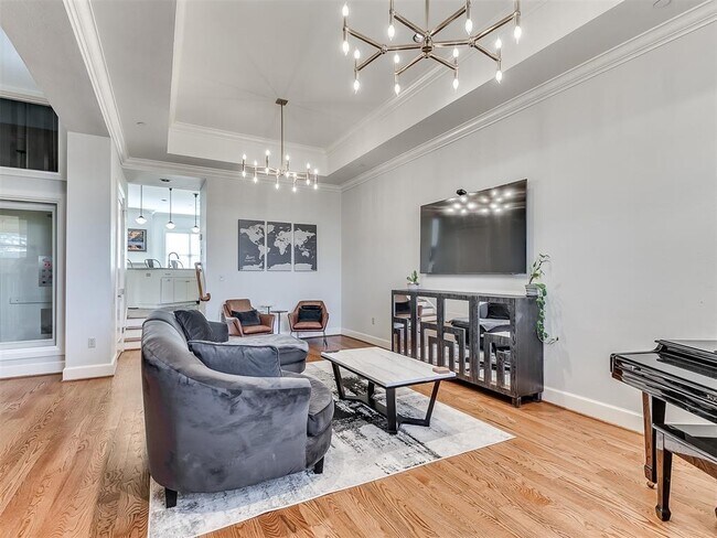 Building Photo - 414 NE 2nd St