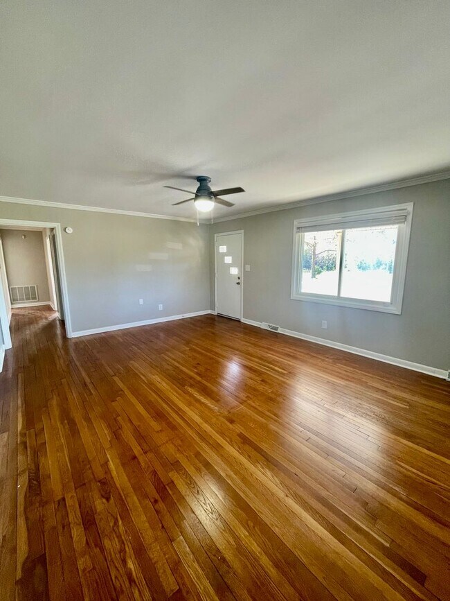 Foto del edificio - Welcome to this Charming 3 bedroom, 1 bathroom home in Iron Station, NC.
