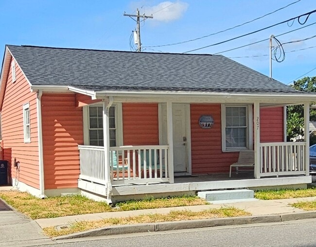 Building Photo - Cozy Cottage – Just 1 Block from the Beach