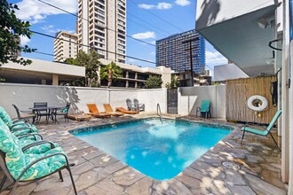 Building Photo - 2421 Ala Wai Blvd