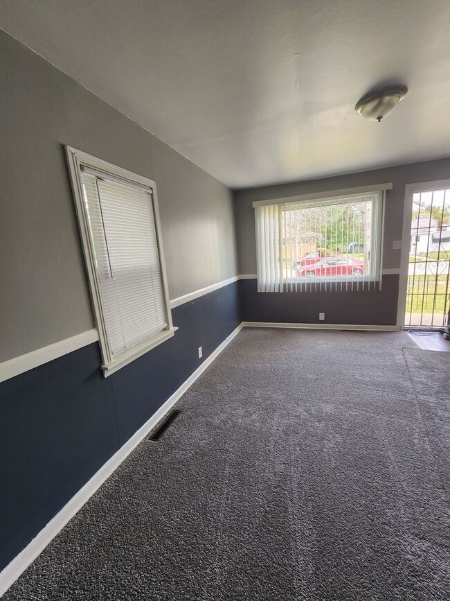 Building Photo - One Level VERY updated Home with (1) Car G...