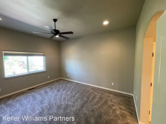Building Photo - 4 br, 3 bath House - 13898 Paradise Villas...