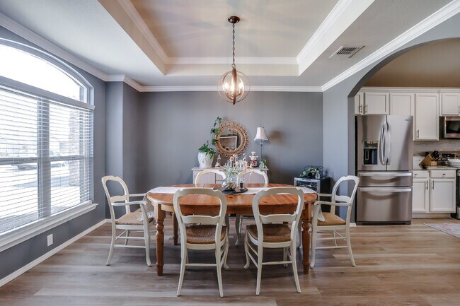 Foto del edificio - Stunning & Spacious Three Bedroom Home in Frenship School District!