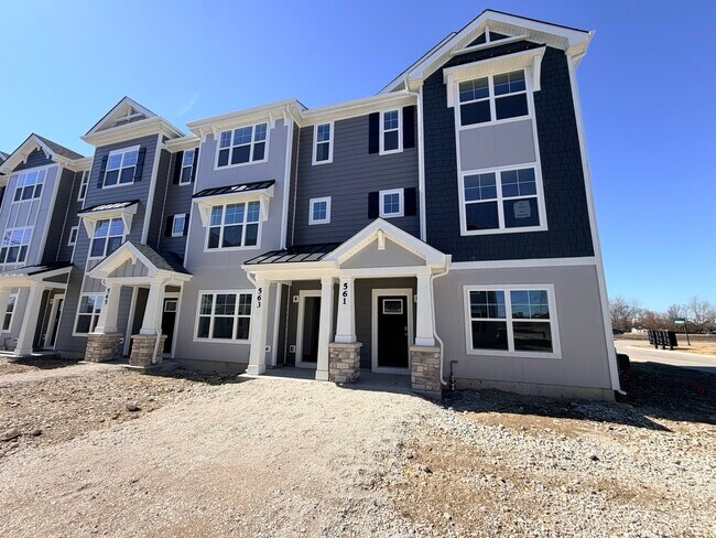 Building Photo - 563 Yosemite Wy