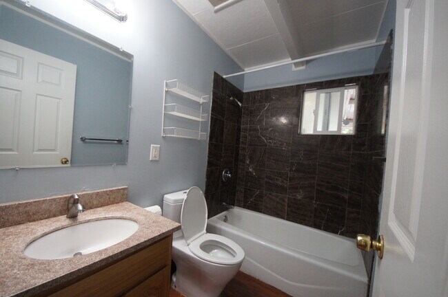 Foto del edificio - 37215 Dondero Way