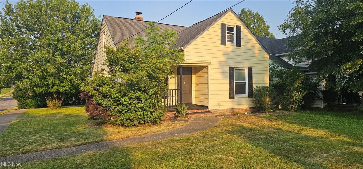 Primary Photo - 5025 Henry St
