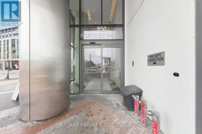 Building Photo - 950 Portage Pkwy