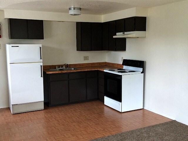 Interior Photo - 132 SE Gregory Dr