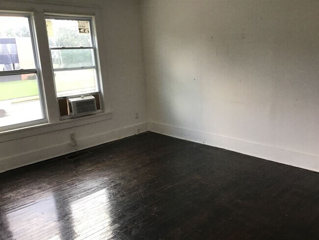 Building Photo - 180 Clark Pl