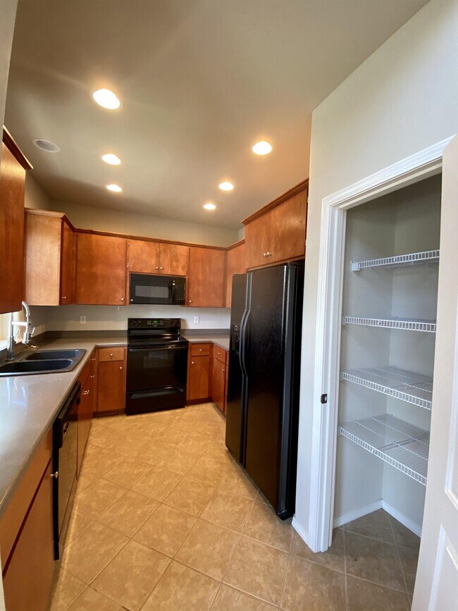 Foto del edificio - 3163 Forest Hills Dr