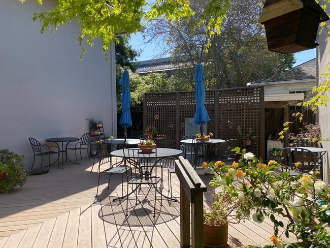 Building Photo - 111 Elm St