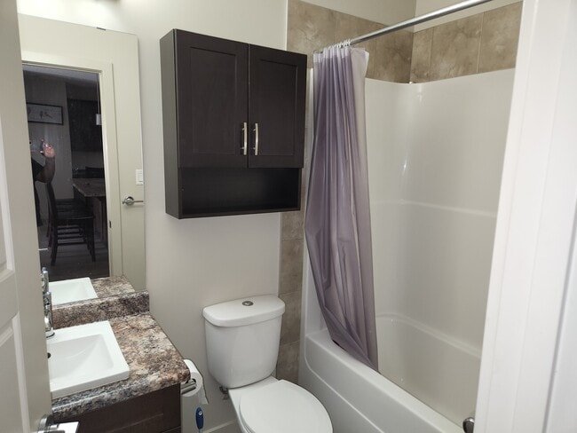 Building Photo - 507 Albany Way NW