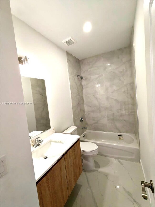 Building Photo - 1985 NW 152nd St