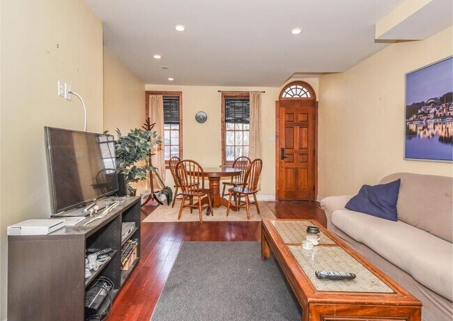 Foto del edificio - 300 S Juniper St